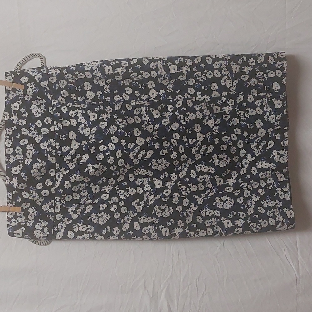 Express High Waist Pencil Skirt Black with white and blue flowers. Size 8